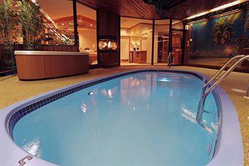 Sybaris Pool Suites Mequon Екстер'єр фото